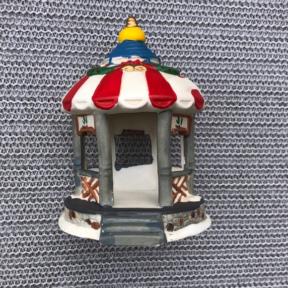 🐬 CLEARANCE ITEM: Porcelain Paintable Christmas Holiday Gazebo 5” - Picture 2 of 8